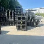 Used Plastic Pallets - Rackable, 4 - Way, 43 × 43" 1